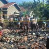 Personel Polres TuBABA Gelar Bhakti Sosial, Bersihkan Puing-Puing Kebakaran di Panaragan
