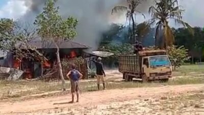 Kebakaran Hebat Hanguskan Deretan Rumah Karyawan PT Silva Inhutani Lampung di Register 45 Mesuji