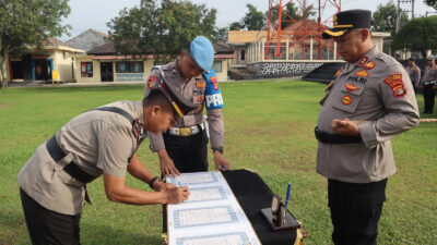 Polres Way Kanan Gelar Upacara Sertijab Kapolsek Bumi Agung