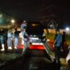 Gelap dan Sempit, Mobil Terbalik di Senopati Raya , 5 Orang Luka