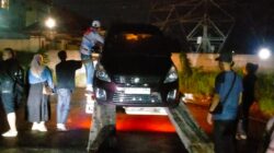 Gelap dan Sempit, Mobil Terbalik di Senopati Raya , 5 Orang Luka